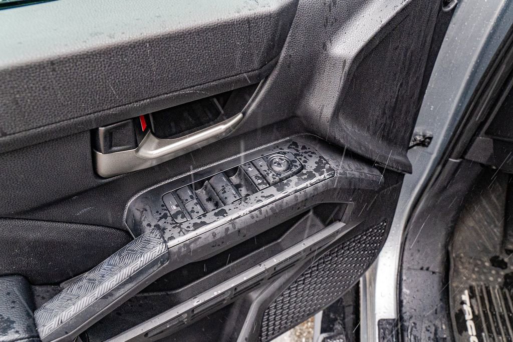 Used 2025 Toyota Tacoma TRD Off-Road image 19