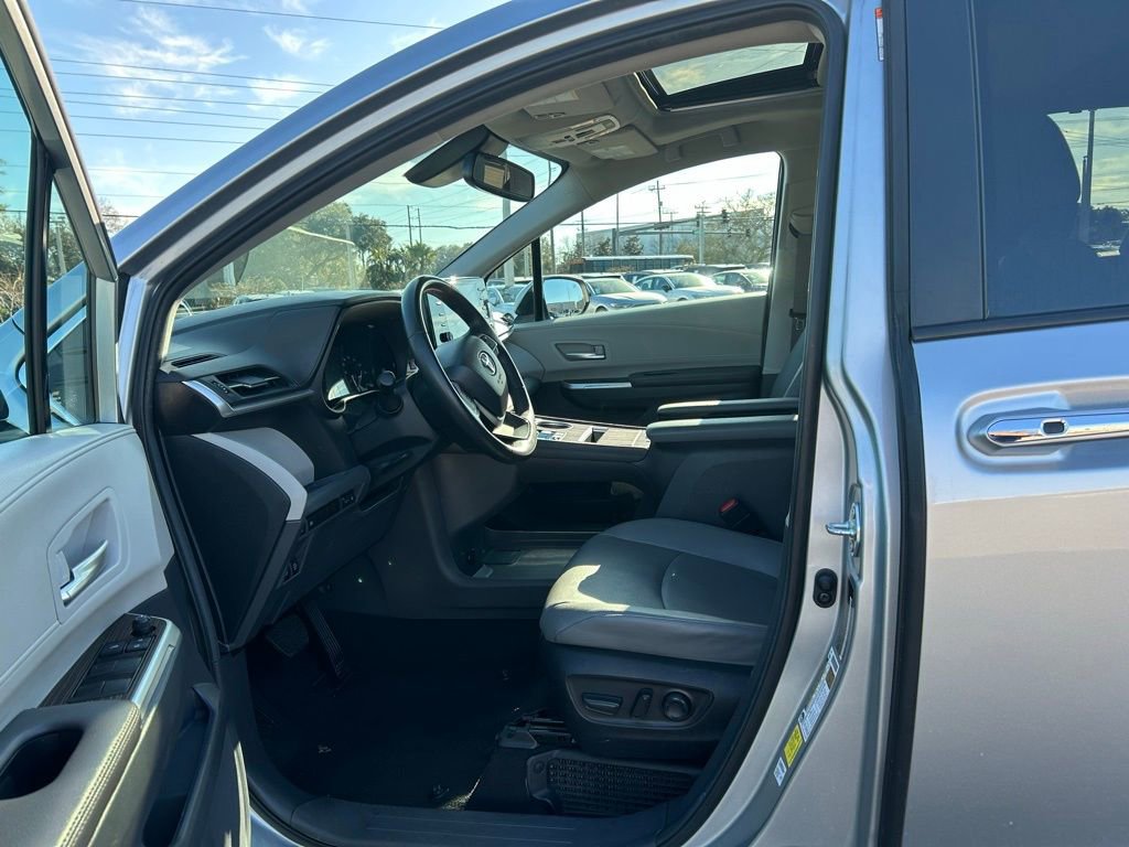 Used 2024 Toyota Sienna XLE image 15