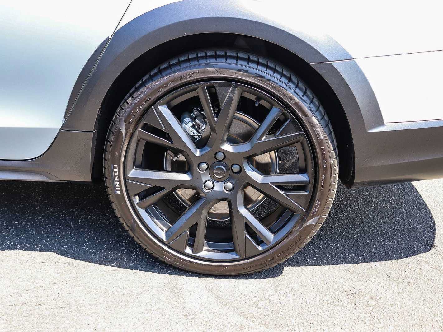 Used 2024 Volvo V90 B6 Cross Country Ultimate w/ Protection Package Premier AWD/4WD image 10