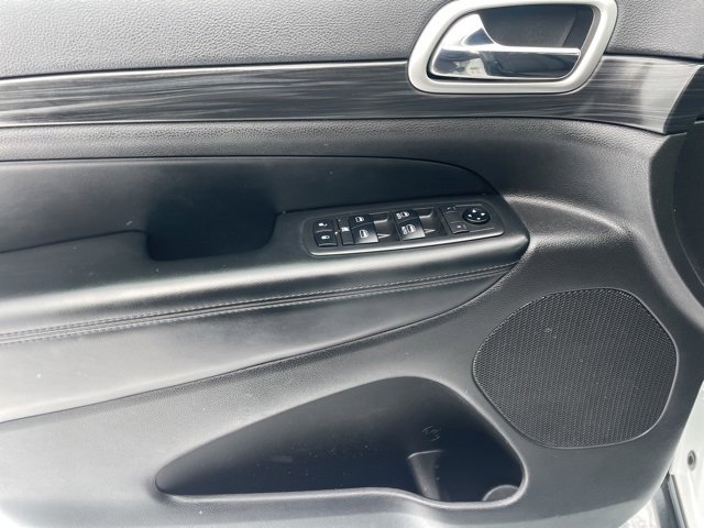 Used 2020 Jeep Grand Cherokee Laredo w/ 18" Wheel & 8.4" Radio Group image 17