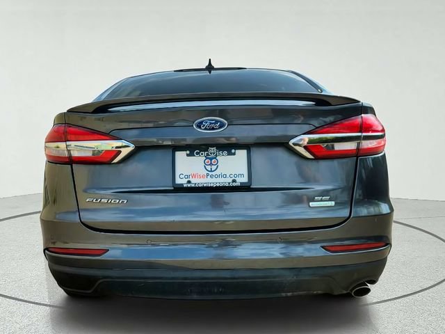 Used 2019 Ford Fusion SE FWD image 4