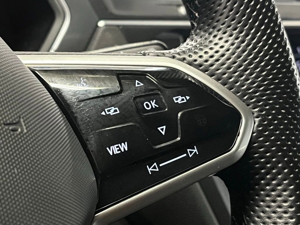 Used 2023 Volkswagen Tiguan SE R-Line image 26