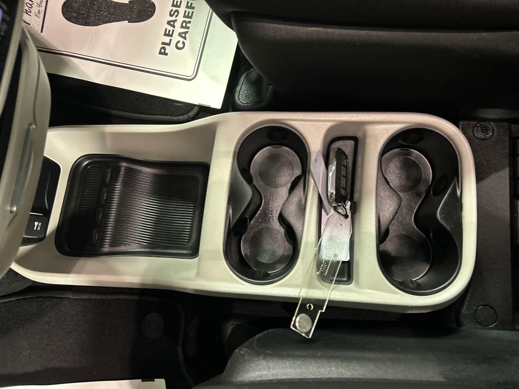 Used 2024 Chrysler Voyager LX FWD image 21