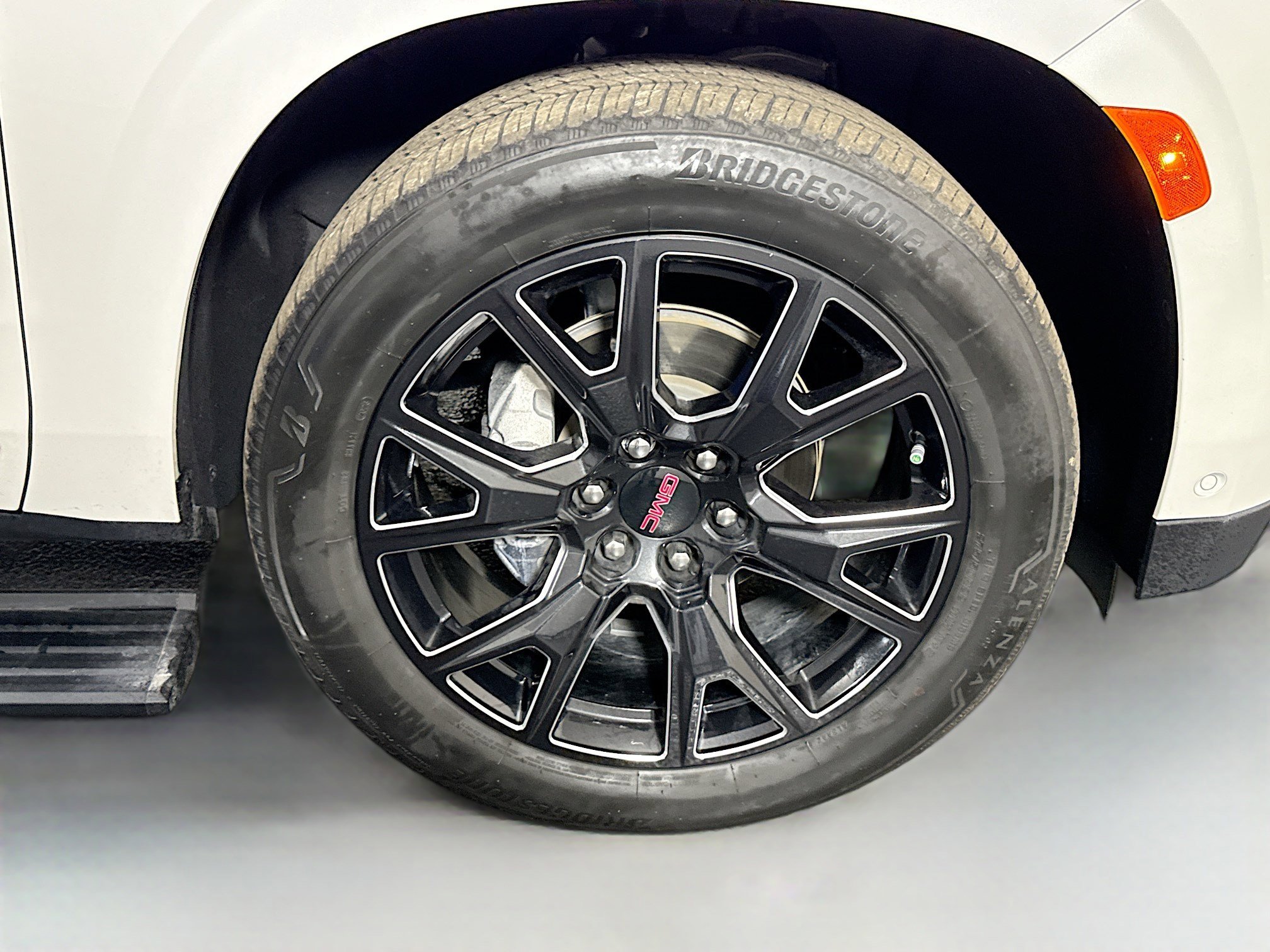 Used 2023 GMC Yukon Denali w/ Denali Reserve Package image 32