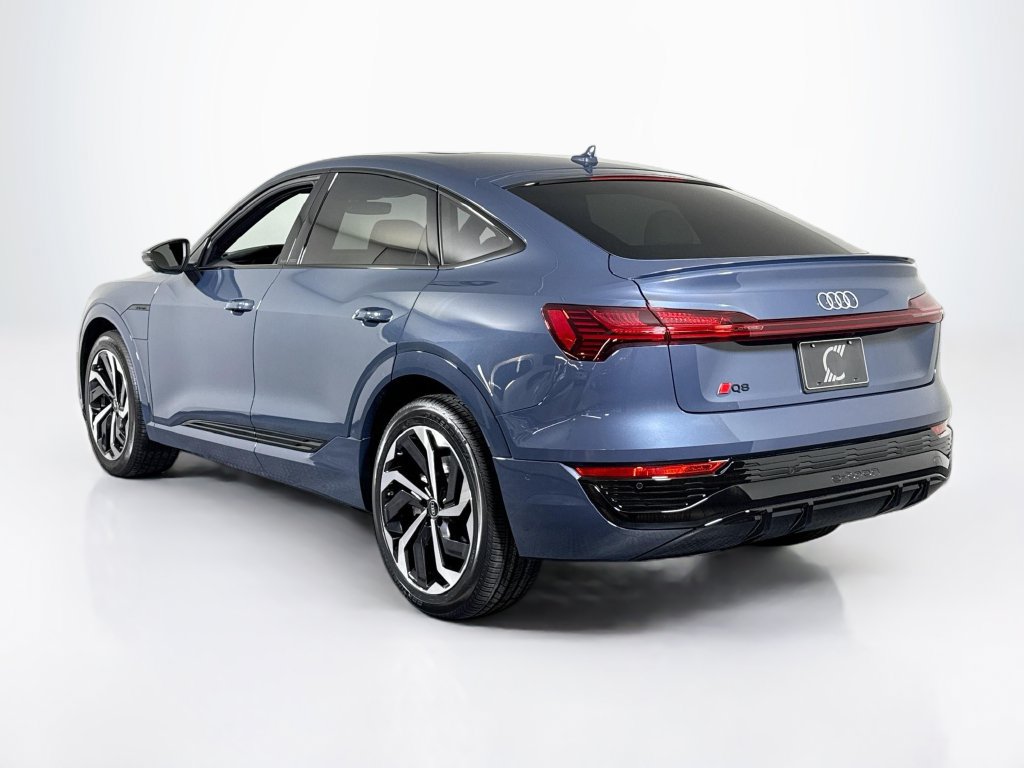 Used 2024 Audi Q8 e-tron Premium Plus w/ Premium Plus Package AWD/4WD image 3