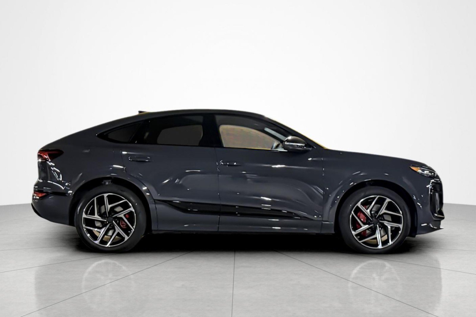 New 2027 Audi SQ6 e-tron Prestige AWD/4WD image 7