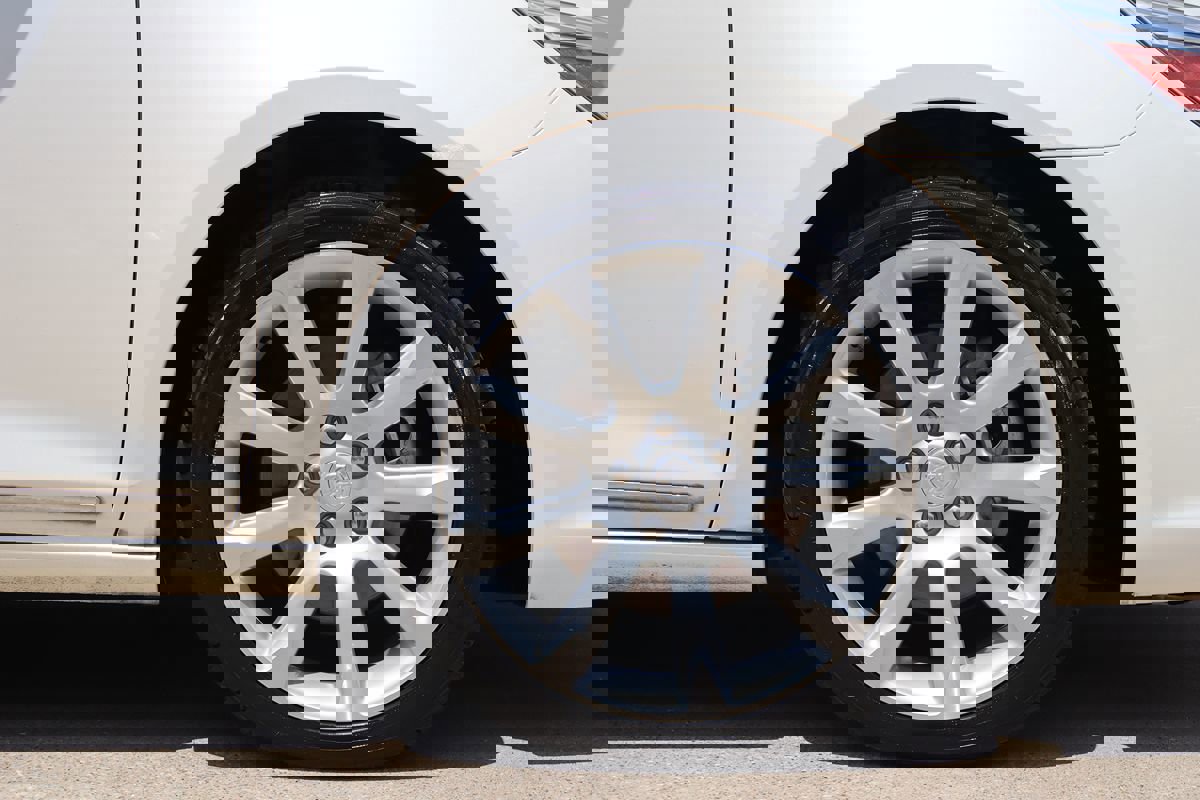 Used 2012 Buick LaCrosse Touring image 38