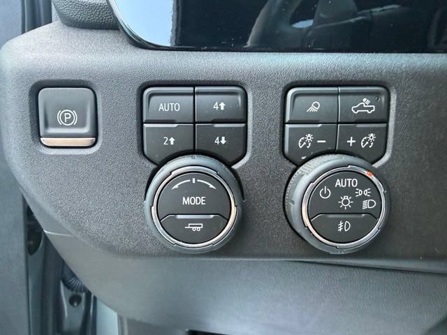 Certified 2026 Chevrolet Silverado 1500 High Country AWD/4WD image 39