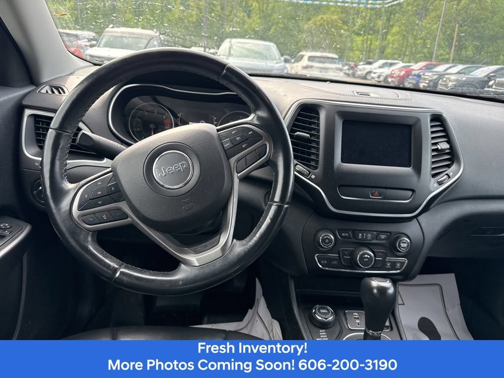 Used 2019 Jeep Cherokee Latitude Plus AWD/4WD image 12