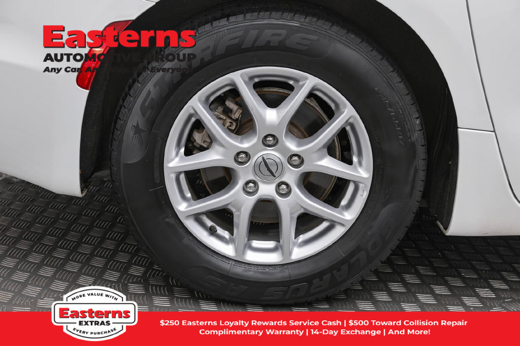 Used 2023 Chrysler Pacifica Touring-L FWD image 32