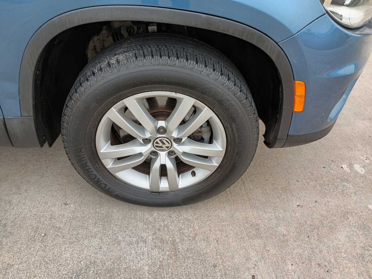 Used 2017 Volkswagen Tiguan S image 40