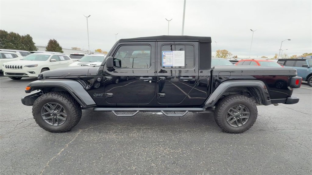Used 2024 Jeep Gladiator Sport image 5