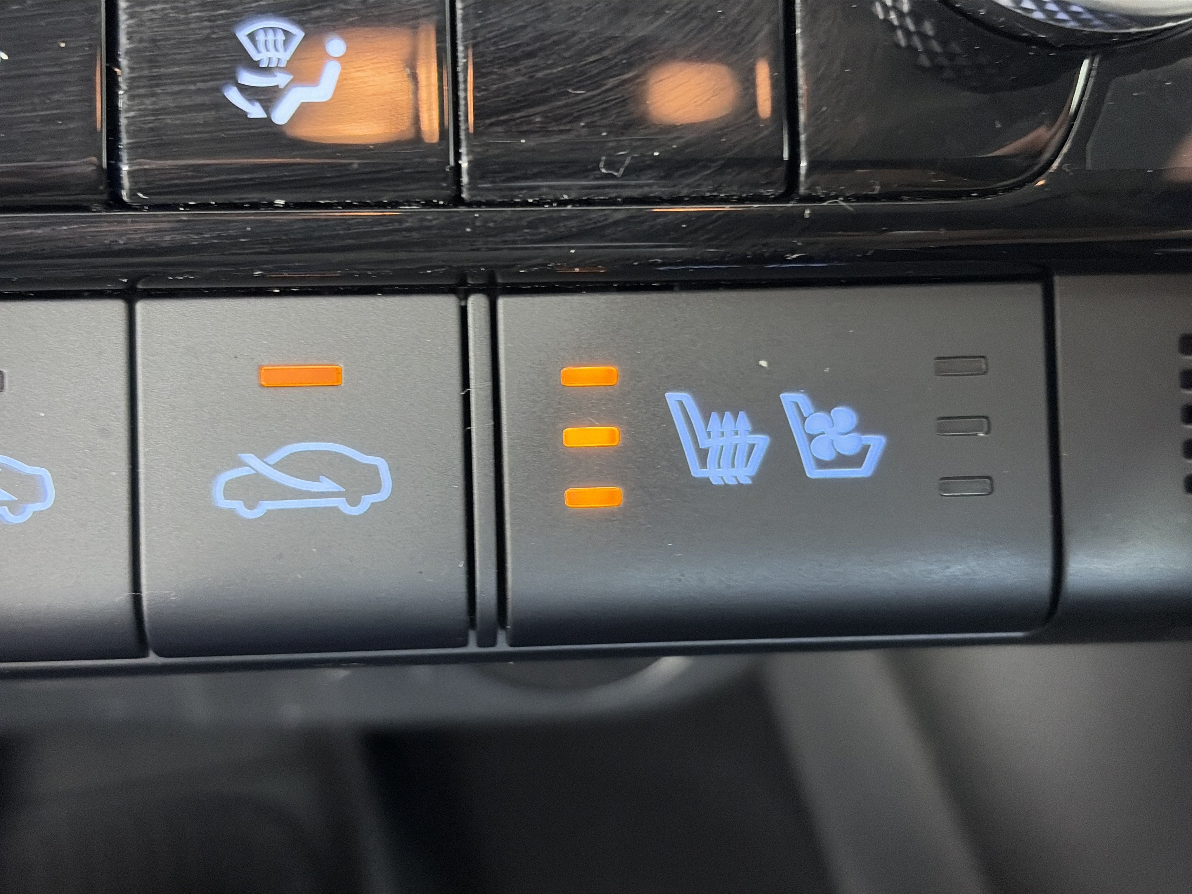 New 2025 Hyundai Elantra Limited FWD image 27