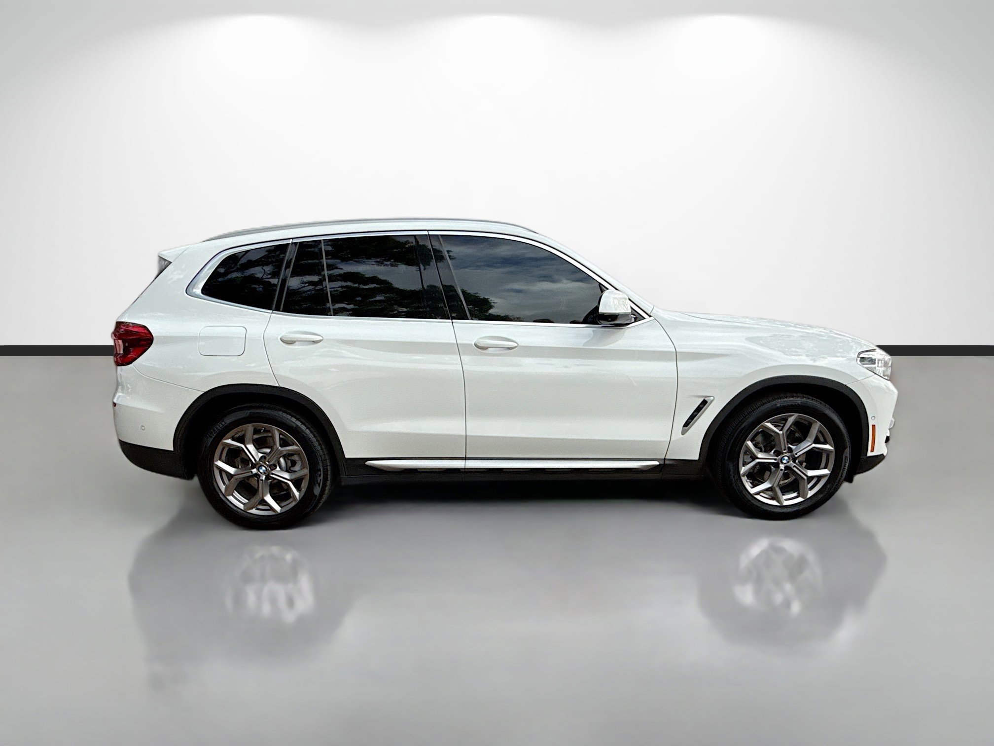 Used 2021 BMW X3 sDrive30i w/ Executive Package image 2