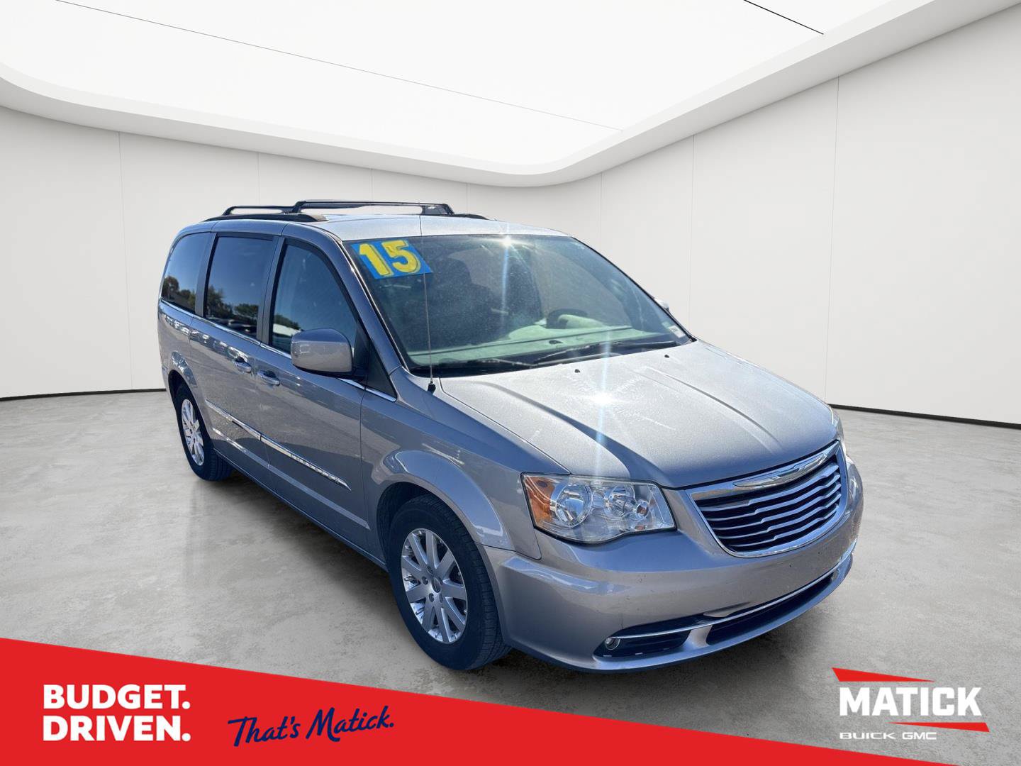 Used 2015 Chrysler Town & Country Touring FWD image 1