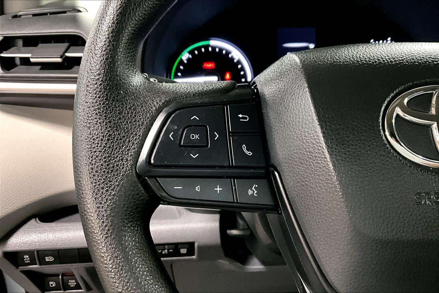 Used 2024 Toyota Sienna LE FWD image 22