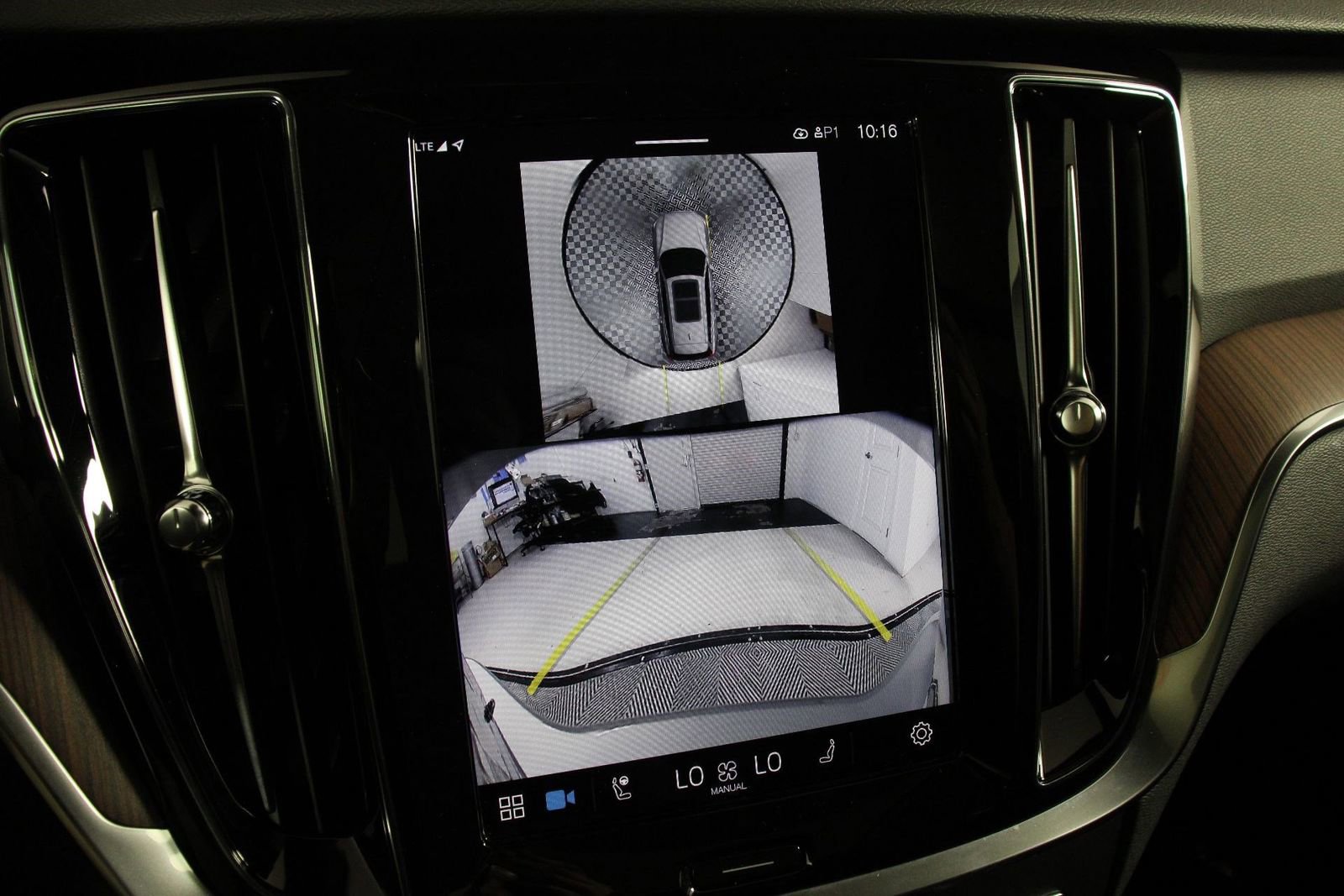 Used 2025 Volvo V60 B5 Cross Country Plus image 13