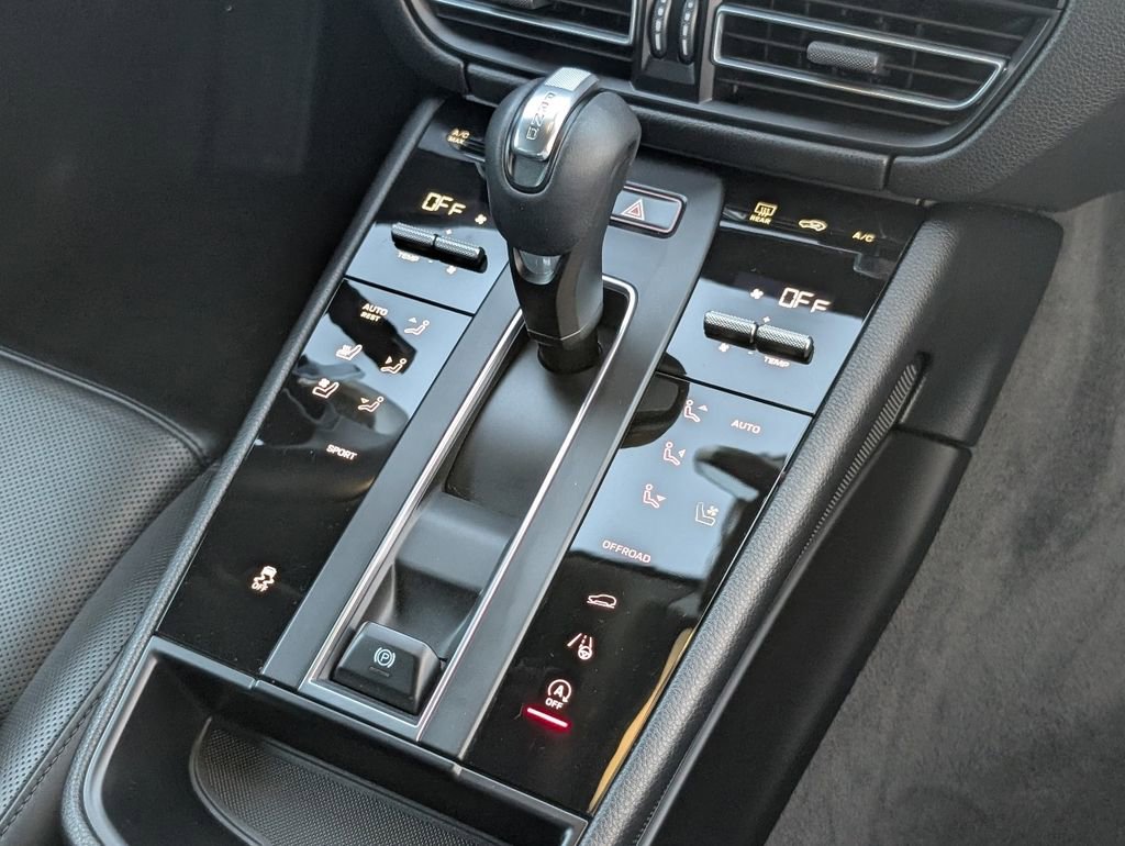 Certified 2022 Porsche Macan image 15