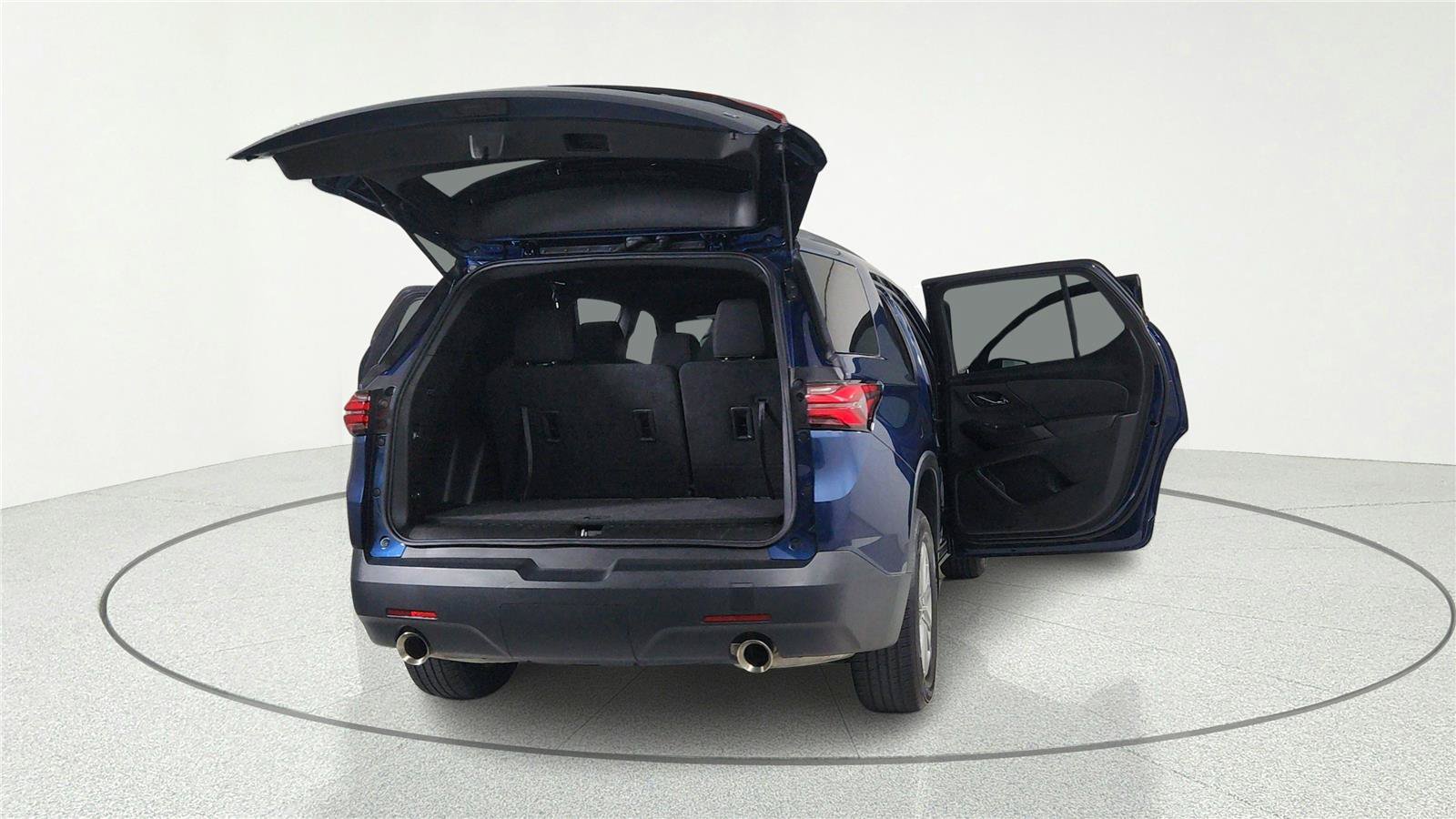 Used 2023 Chevrolet Traverse LT FWD image 7