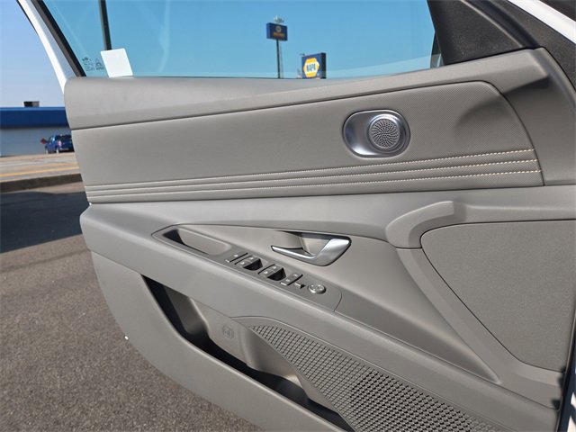 New 2025 Hyundai Elantra SEL image 23