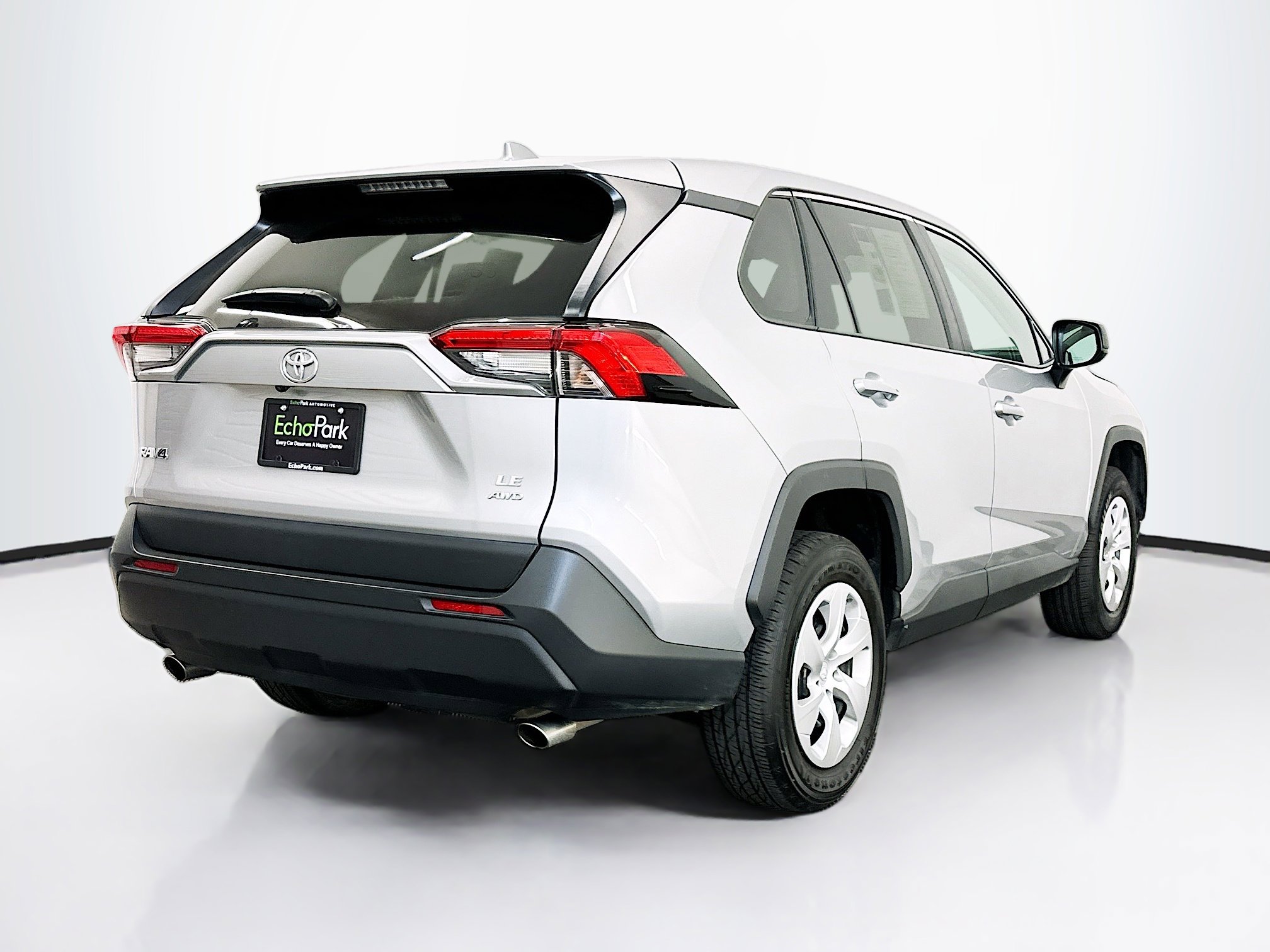 Used 2024 Toyota RAV4 LE image 9