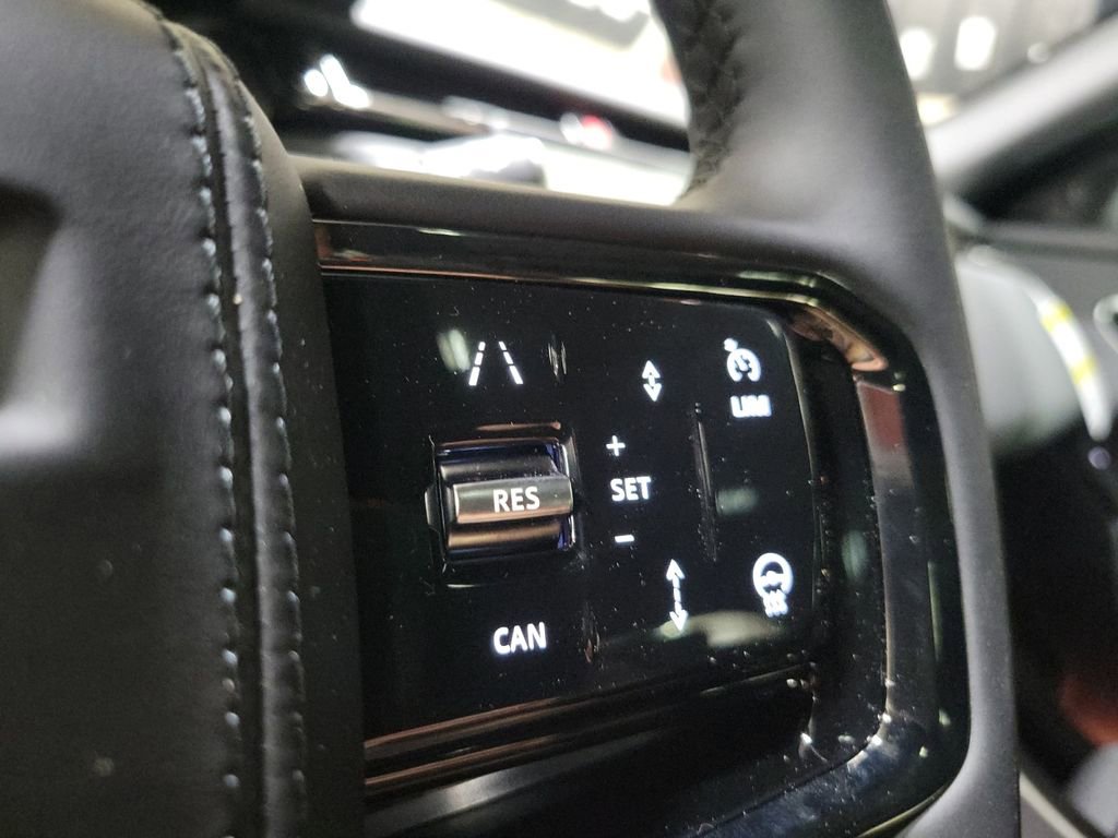 New 2026 Land Rover Range Rover Velar Dynamic SE image 16
