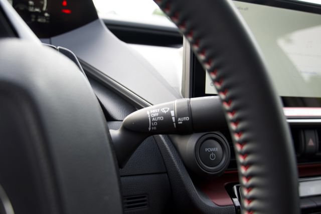 Used 2026 Toyota Prius Plug-In Hybrid FWD image 28