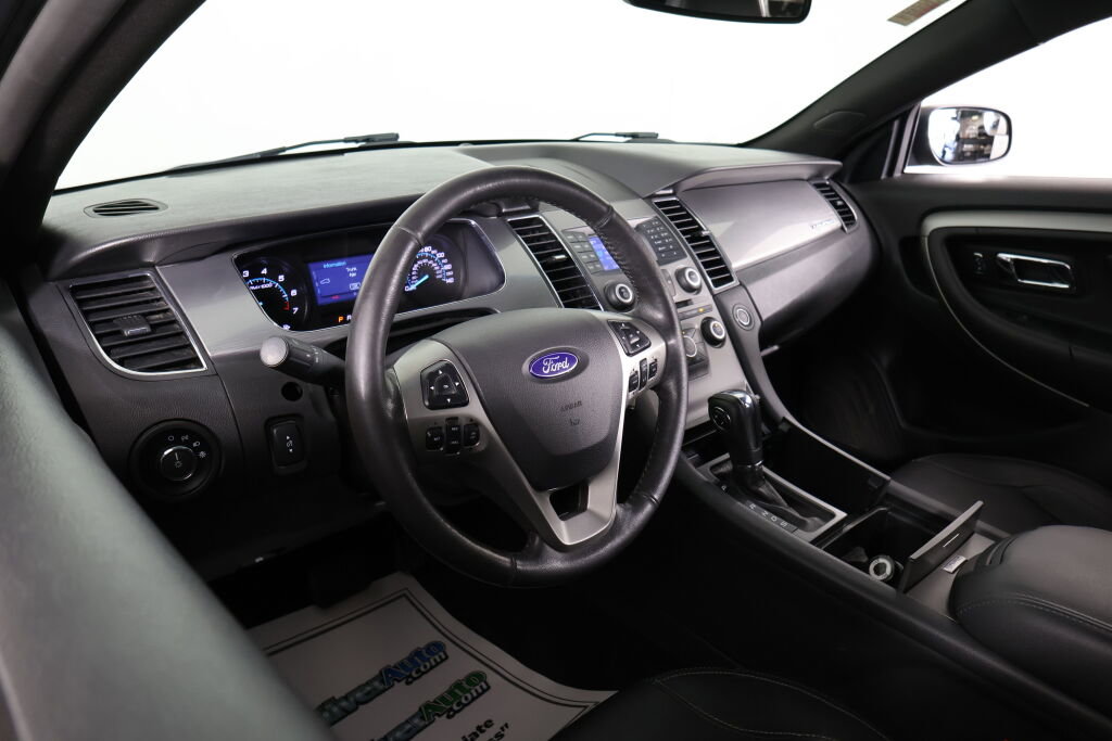 Used 2015 Ford Taurus SEL image 10