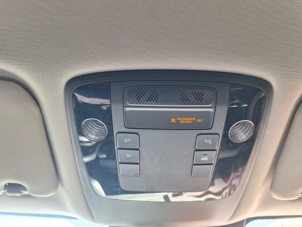 Used 2023 Kia Carnival LX image 19