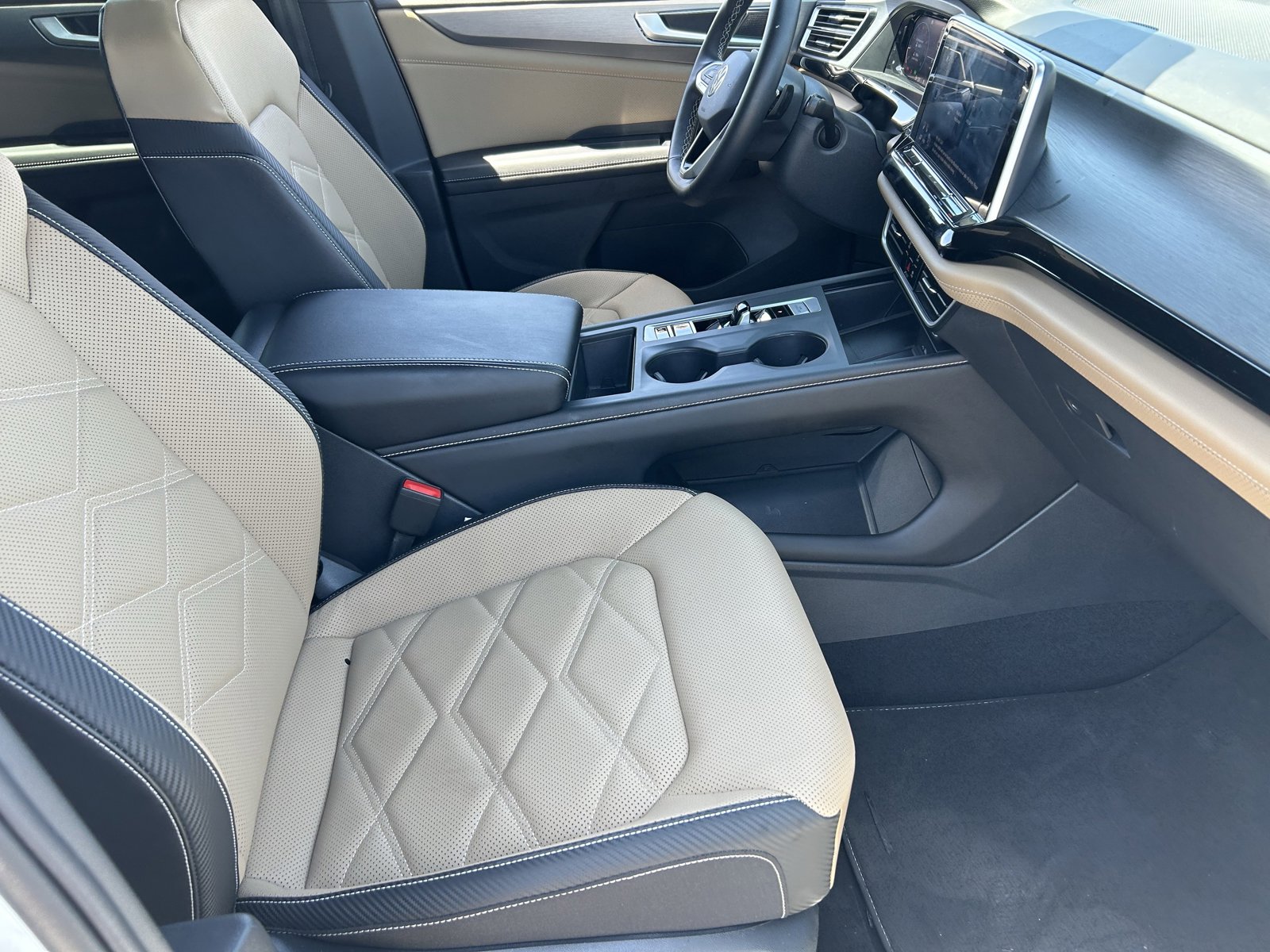 Used 2024 Volkswagen Atlas Cross Sport SE FWD image 11