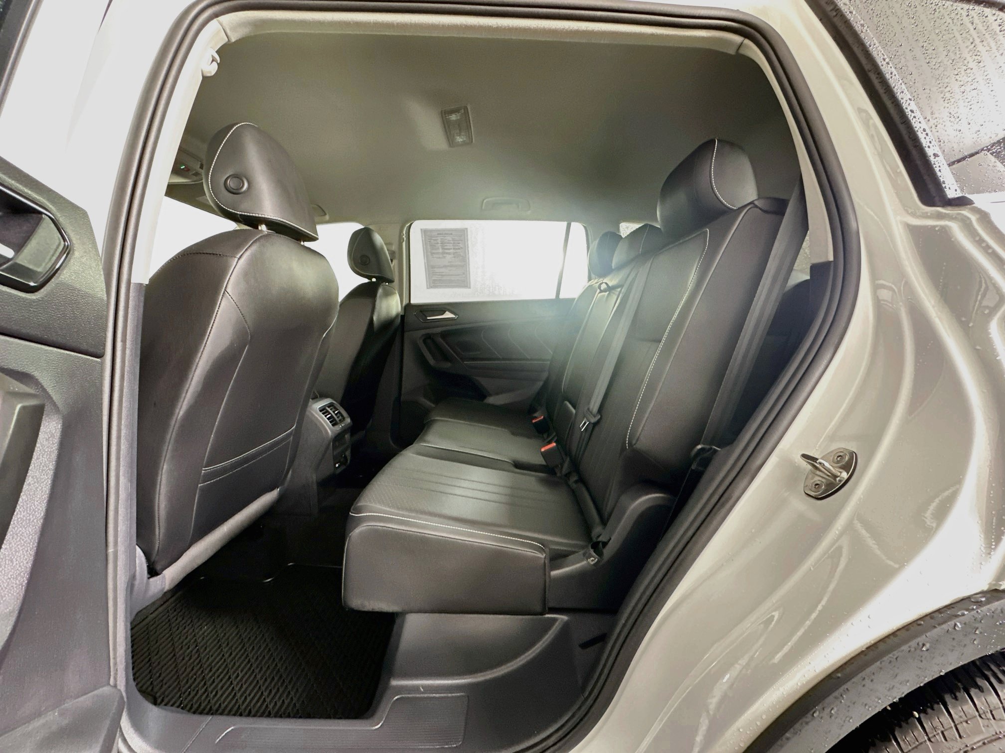Used 2023 Volkswagen Tiguan SE FWD image 28