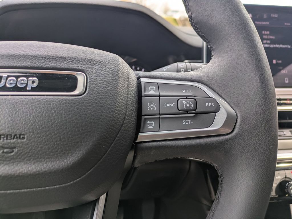 Used 2025 Jeep Compass Limited image 23