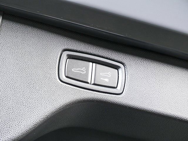 New 2026 Porsche Macan Electric image 32