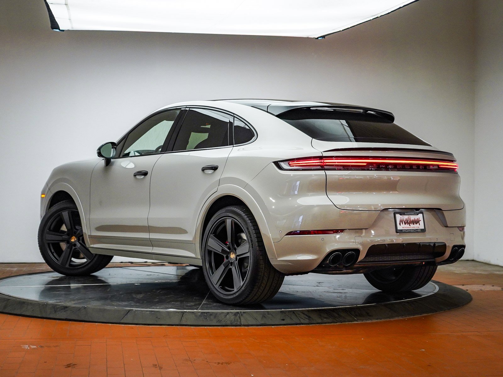 Used 2025 Porsche Cayenne S image 3