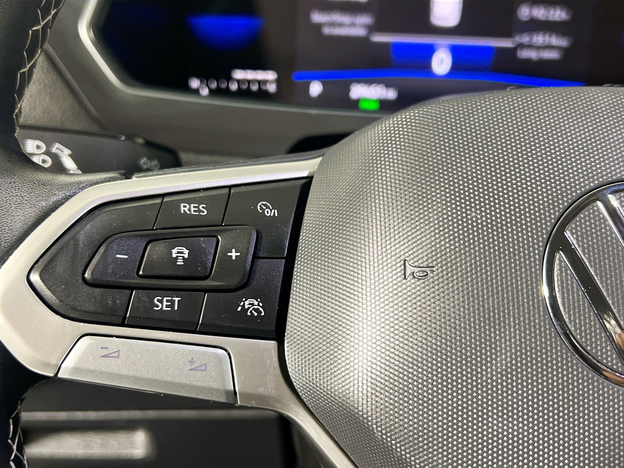 Used 2023 Volkswagen Tiguan SE image 18