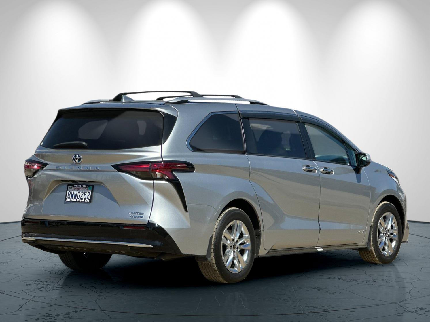 Used 2021 Toyota Sienna Limited FWD image 4