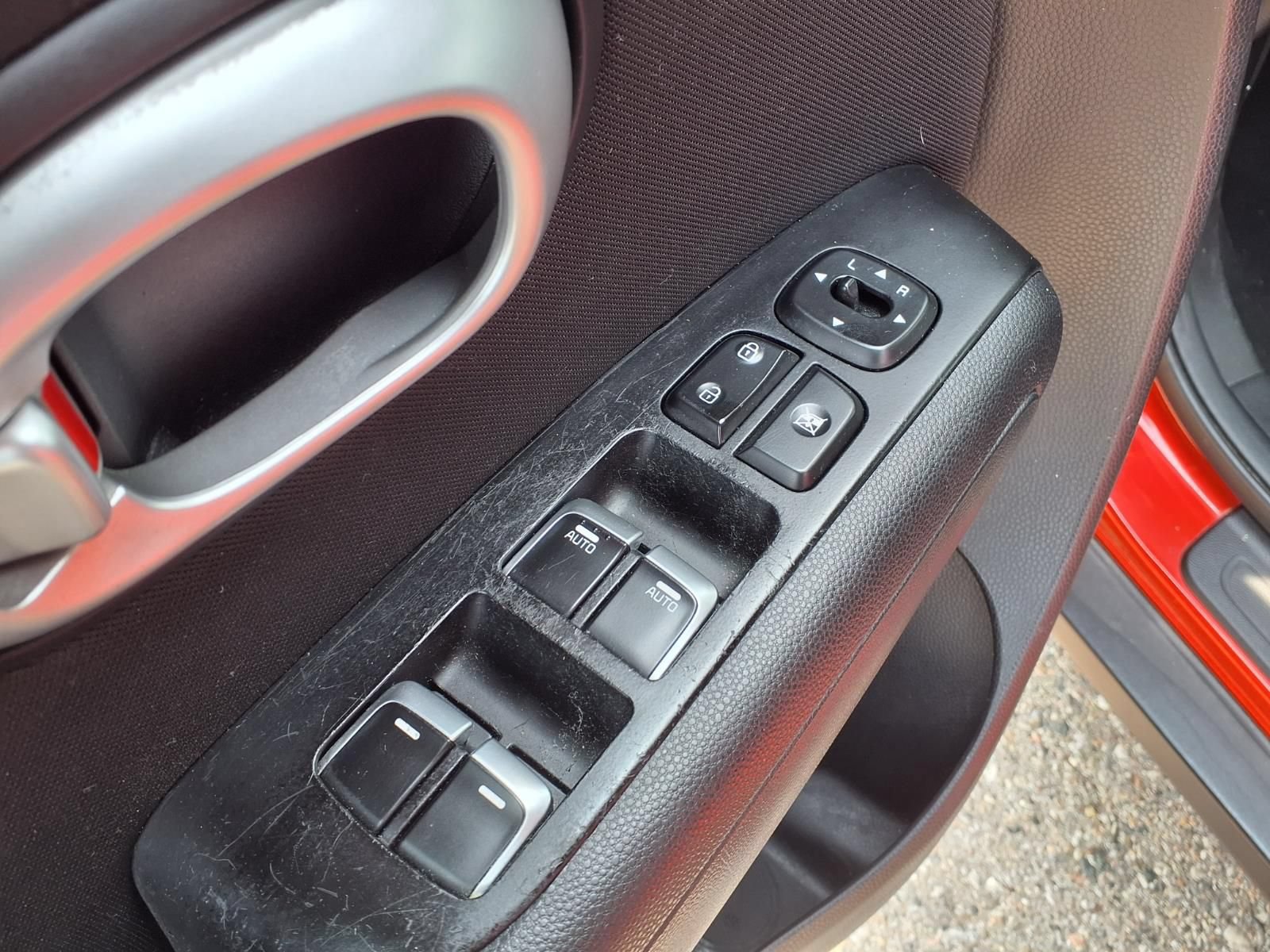Used 2018 Kia Soul + FWD image 15