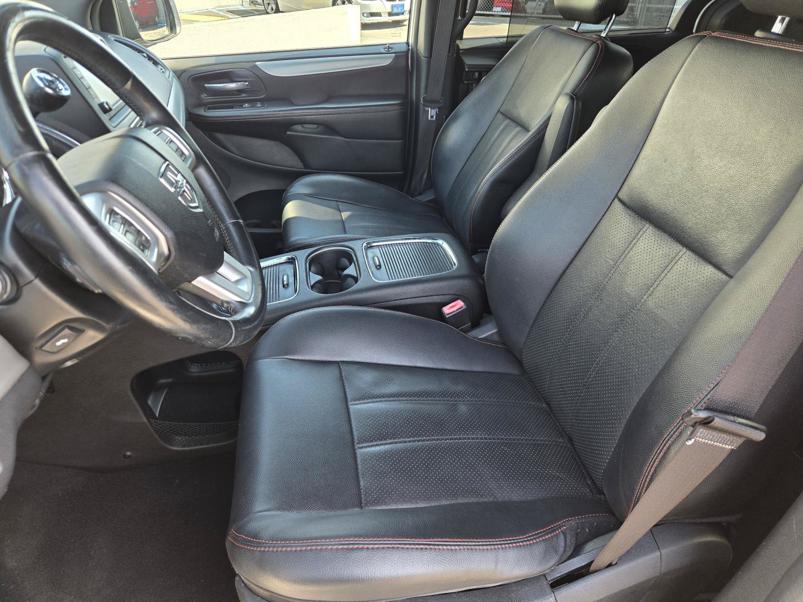 Used 2014 Dodge Grand Caravan R/T w/ Driver Convenience Group FWD image 17