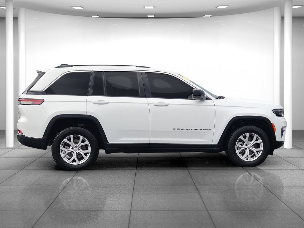 Used 2022 Jeep Grand Cherokee Limited AWD/4WD image 9