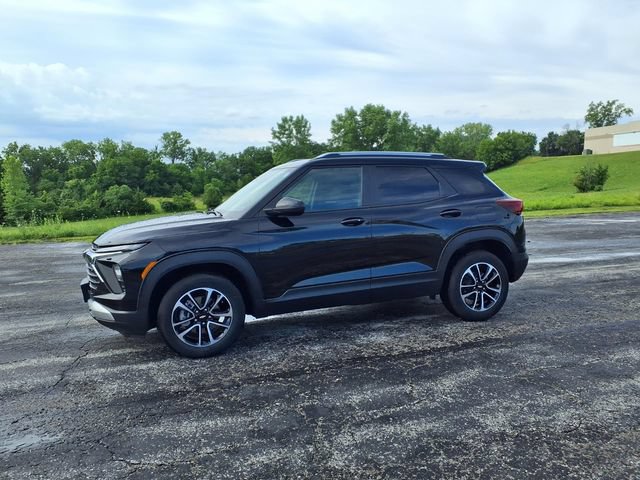 Used 2025 Chevrolet TrailBlazer LT AWD/4WD image 35