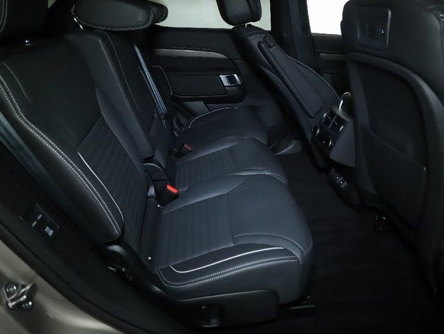Certified 2023 Land Rover Discovery Metropolitan Edition AWD/4WD image 27
