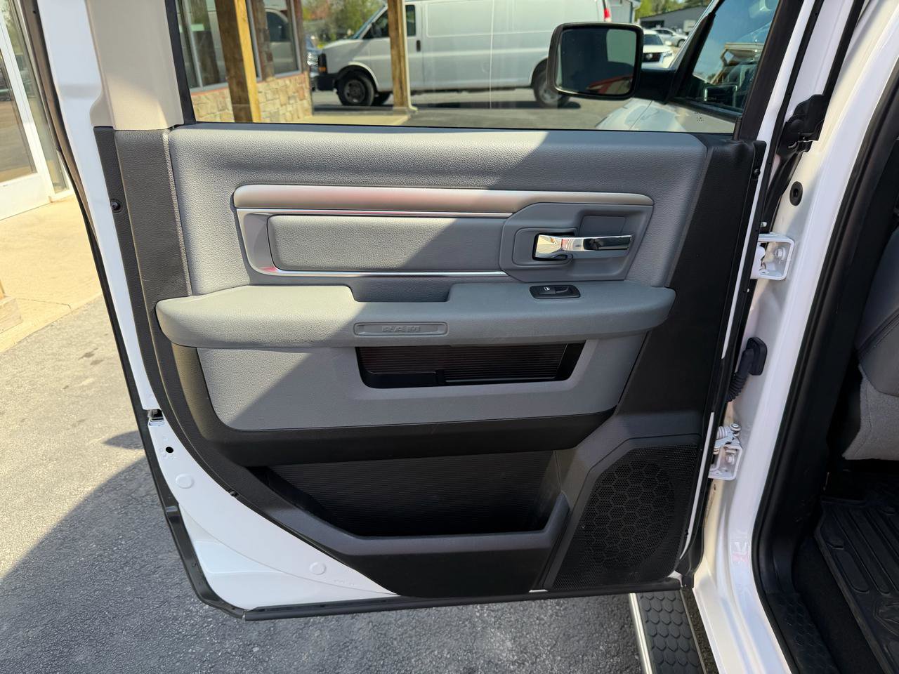 Used 2019 RAM 1500 Classic SLT w/ Protection Group AWD/4WD image 16