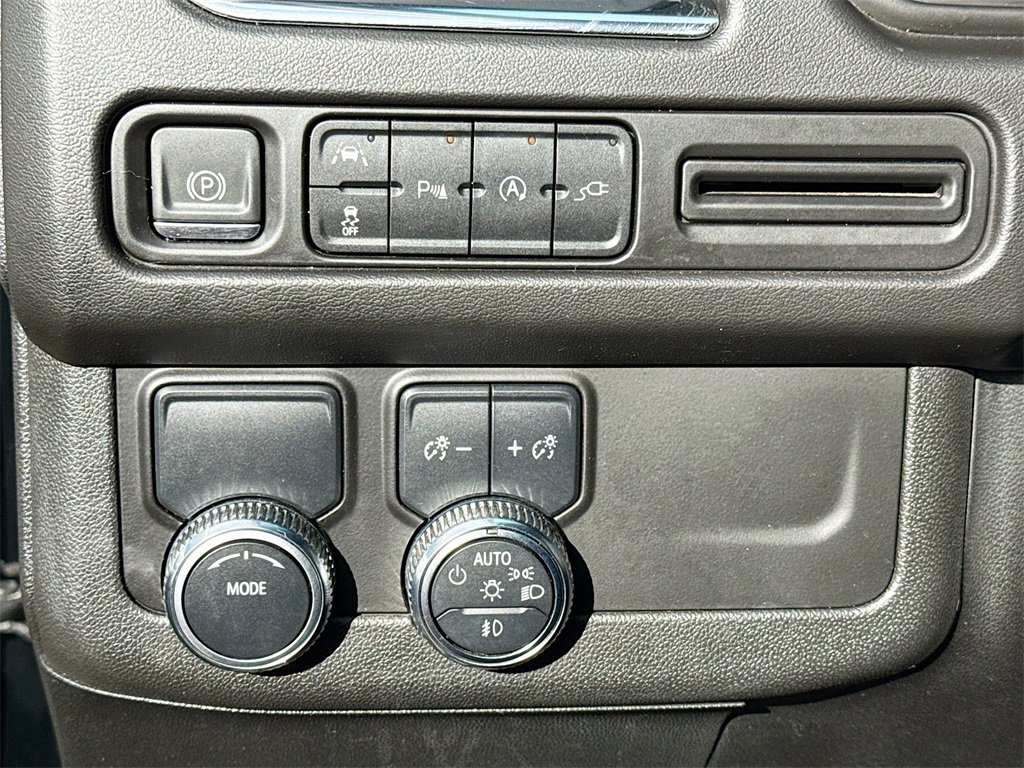 Used 2022 GMC Yukon XL SLT image 11