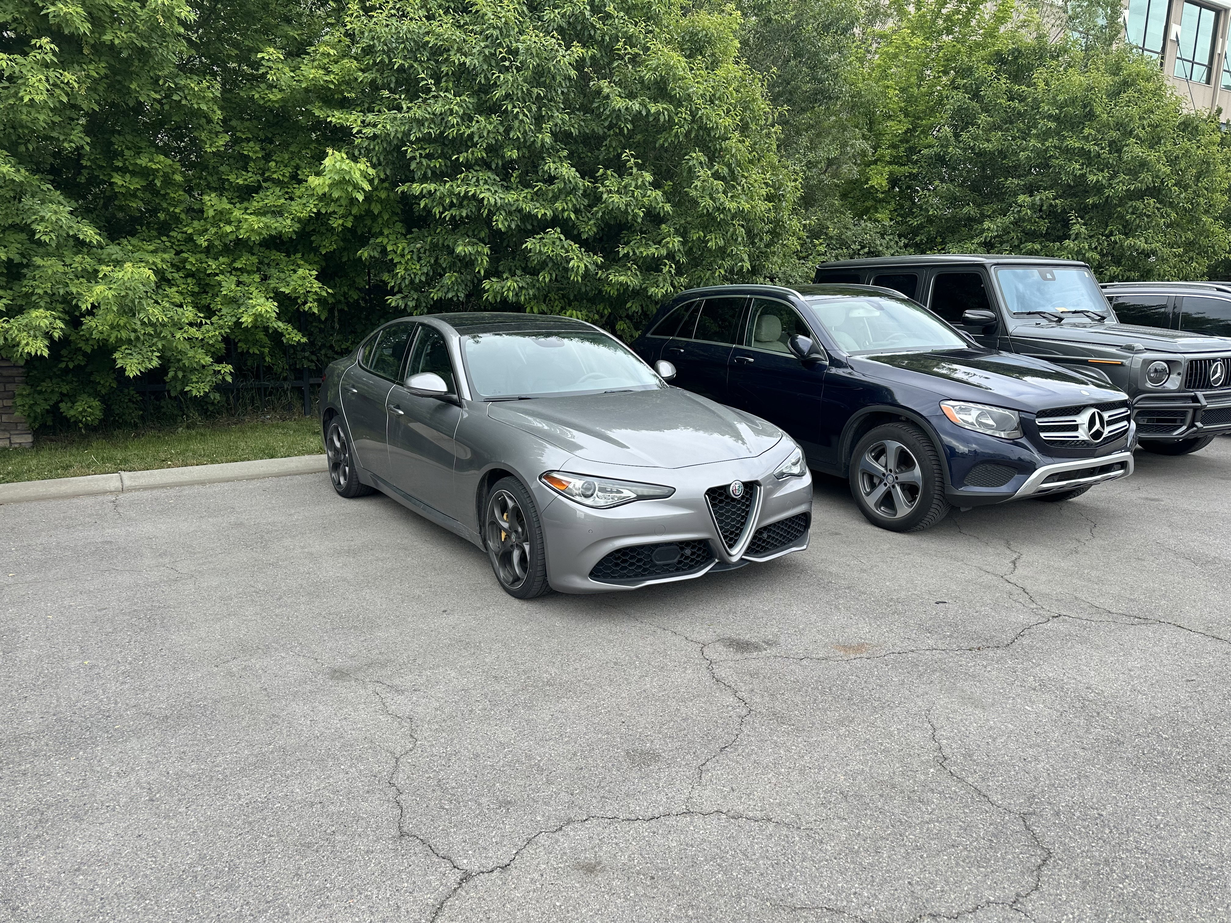 Used 2017 Alfa Romeo Giulia Ti w/ TI 19" Sport Package AWD/4WD image 2