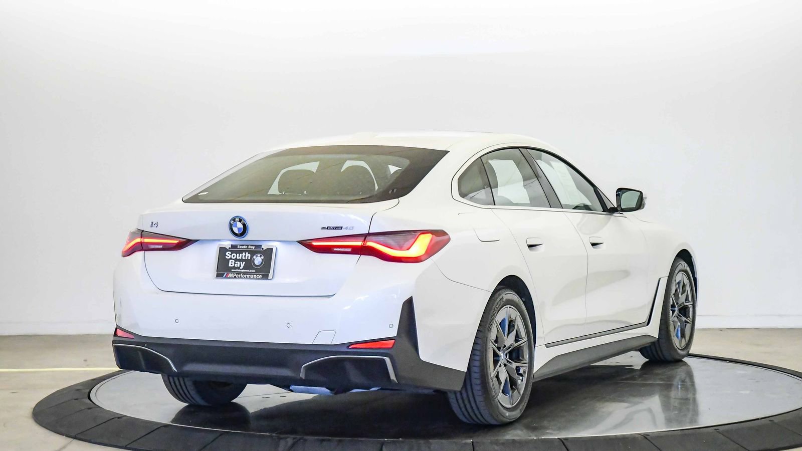 Certified 2023 BMW i4 eDrive40 w/ Premium Package RWD image 5