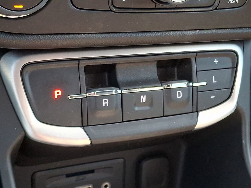 Used 2024 GMC Terrain SLT image 16