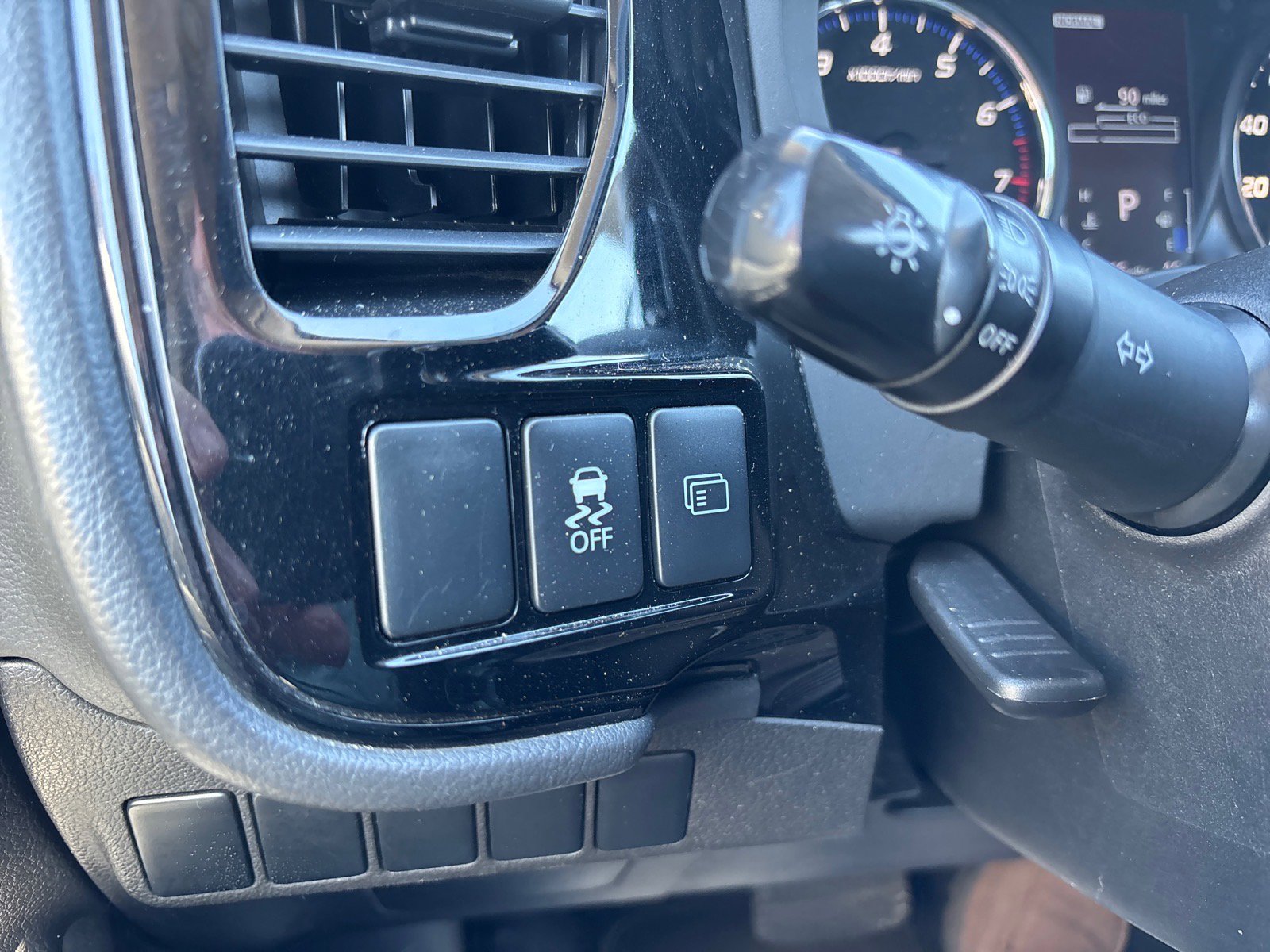 Used 2016 Mitsubishi Outlander SE AWD/4WD image 21