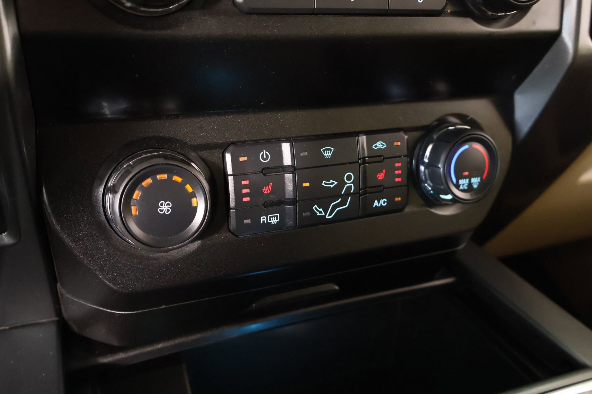 Used 2021 Ford F250 XLT w/ XLT Premium Package AWD/4WD image 7
