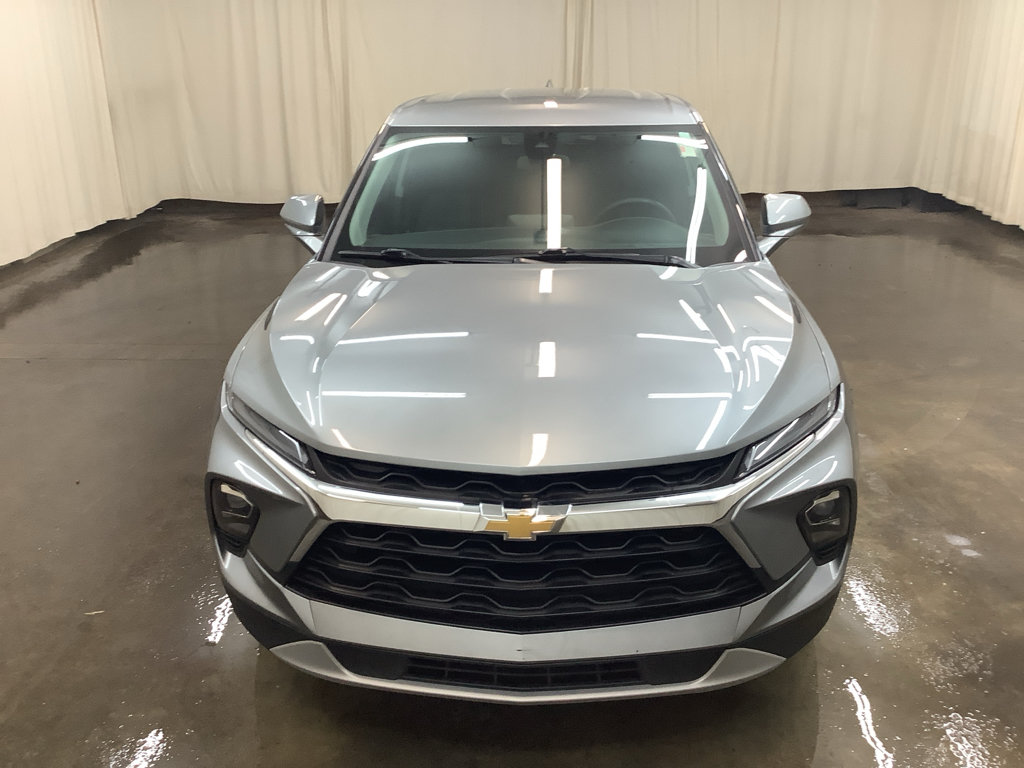 Used 2025 Chevrolet Blazer LT FWD image 3