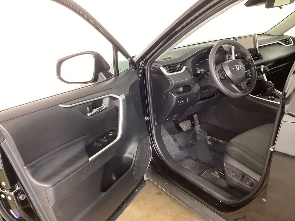 Used 2024 Toyota RAV4 AWD Hybrid image 9